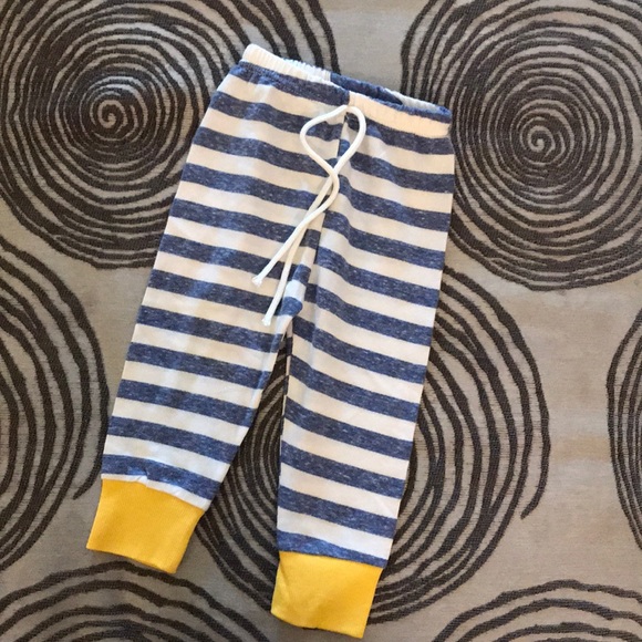 NWT unisex matching set. - Picture 2 of 3